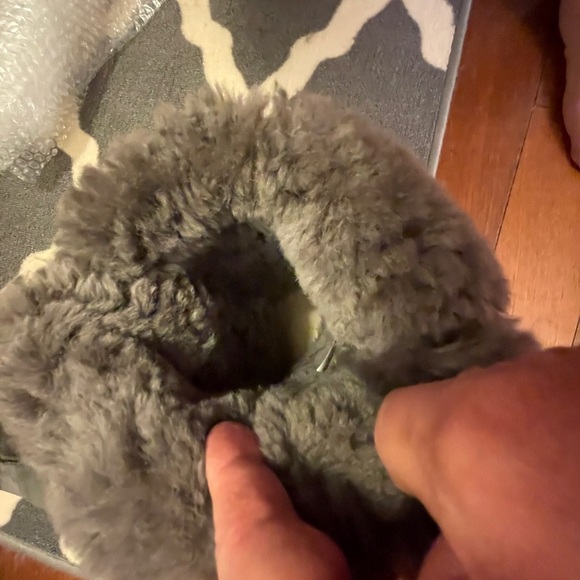 UGG Gray Buttoned Shearling Boots Size 7 Women’s GUC - Picture 10 of 11